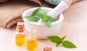 Ilustrasi essential oil (Pixabay)