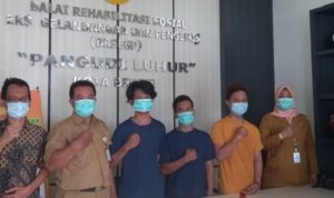 manusia silver depok