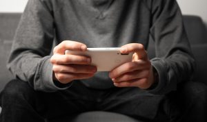 Ilustrasi sedang bermain game (Pixabay)