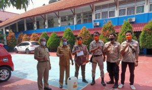 DPKP Depok Sebut Penerapan Prokes di SMPN 6 Belum Berjalan Maksimal Tim DPKP saat monitoring pelaksanaan PTMT smpn 6 depok