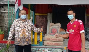 Lurah Curug, Raden Herdandy (kiri), ist. rtlh curug