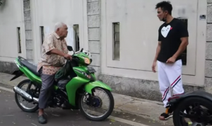 Sempat Menghardik Kakek Suhud, Baim Wong Akhirnya Minta Maaf Sempat Menghardik Kakek Suhud, Baim Wong Akhirnya Minta Maaf
