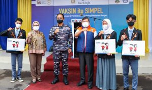 Ikuti Vaksin, Ratusan Pelajar di Garut Dapat Rekening Tabungan SimPel dari bank bjb