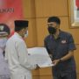 Salah satu warga Cimahi yang telah menggunakan aplikasi Sipade yang diluncurkan oleh Disdukcapil Kota Cimahi, Jumat (22/10)(Intan Aida/Jabar Ekspres) sibenar