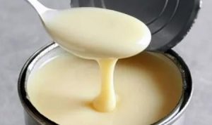 Sejumlah Pakar Ramai Bicara Bahayanya Susu Kental Manis yang Diseduh "Susu" kental manis sebenarnya bukan susu, dan tidak seharusnya dikonsumsi dengan cara diseduh sebagai susu. Sebab, SKM mengandung banyak gula dan disarankan hanya menjadi pelengkap makanan (topping).