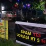 spanduk protes warga atas pembangunan proyek Spam di Kelurahan SukawarnaW 02