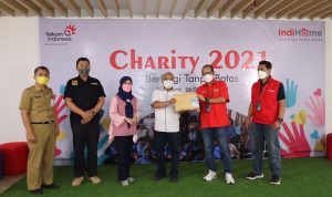Bangkitkan Semangat Masyarakat, IndiHome Serahkan Bantuan Senilai Rp420 Juta Bangkitkan Semangat Masyarakat, IndiHome Serahkan Bantuan Senilai Rp420 Juta