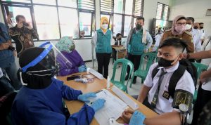 Pembelajaran Tatap Muka akan segera dimulai, Atalia Praratya tnjau Vaksinasi Pelajar di Indramayu untuk persiapan PTM