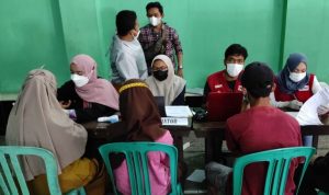 Pemkab Cianjur, Jawa Barat, melibatkan berbagai kalangan termasuk organisasi masyarakat dalam mencapai target vaksinasi terhadap 1,9 juta penerima di Cianjur. ANTARA/Ahmad Fikri)