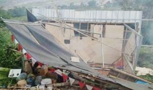 Warga Geram Sampai Bakar Warung Penjual Miras di Bogor, Ini yang Ditemukan Warung penjual miras dihancurkan dan dibakar warga. (Foto: Radar Bogor)