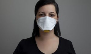 Dokter Sarankan Gunakan Respirator Bisa Bantu Kurangi Risiko Pajanan Polusi Udara Ilustrasi perempuan sedang menggunakan respirator. (Pixabay)