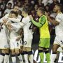 Para pemain Napoli melakukan selebrasi seusai mengalahkan Salernitana dalam laga lanjutan Liga Italia di Stadion Arechi, Salerno, Italia, Minggu (31/10/2021) waktu setempat. (ANTARA/REUTERS/Ciro de Luca)