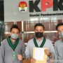 Perwakilan mahasiswa yang tergabung dalam Himpunan Mahasiswa Islam Bekasi melaporkan dugaan praktik suap Pemilihan Wakil Bupati Bekasi kepada KPK di kantornya, Jalan Kuningan Persada Kavling 4, Setiabudi, Jakarta Selatan pada Rabu (3/11). (ANTARA/Istimewa).