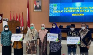 BPJAMSOSTEK Serahkan Santunan pada Ahli Waris Kader Posyandu