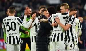 Para pemain Juventus melakukan selebrasi seusai mengalahkan Fiorentina dalam lanjutan Liga Italia di Stadion Allianz, Turin, Italia, Sabtu (6/11/2021) waktu setempat. (ANTARA/REUTERS/Massimo Pinca)