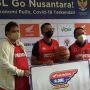 (Ki-ka) Menteri Koordinator Perekonomian Airlangga Hartarto, CEO Develompmental Basketball League Indonesia Azrul Ananda, dan Menteri Pemuda dan Olahraga Zainudin Amali berfoto bersama usai jumpa pers terkait izin pelaksanaan DBL 2021 di Jakarta, Selasa (30/11/2021). (ANTARA/Shofi Ayudiana)