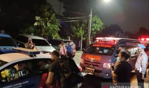Jenazah Vanessa Angel dan Suami Sudah Diberangkatkan Menuju Jakarta Dua unit ambulans yang membawa jenazah Vanessa Angel dan suaminya, Febri Ardiansyah dari RS Bhayangkara Surabaya menuju Jakarta, Kamis (4/11/2021) malam. ANTARA/Willy Irawan