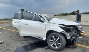 Mobil ringsek dalam kecelakaan Laka tol yang dikabarkan dialami artis Vanessa Angel dan suaminya Bibi Ardiansyah (Febri Andriansyah) di Jakarta arah Surabaya tepatnya di KM 672+400A, Kamis (4/11/2021). ANTARA Jatim/ HO-Polisi