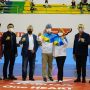 Gubernur Jawa Barat Ridwan Kamil beserta Istri Atalia Praratya menyaksikan langsung Final Honda DBL 2021 West Java Series di GOR Laga Tangkas SPOrT Jabar Arcamanik, Bandung.