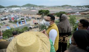 Gubernur Jabar bersama warga NTB menyaksikan sesi latihan Superbike di Sirkuit Mandalika