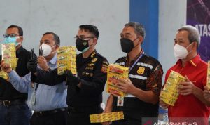 Penyelundupan Ratusan Ribu Bolpoin Ilegal Asal China Berhasil Digagalkan Direktorat Jenderal Kekayaan Intelektual (DJKI) bersama Direktorat Jenderal Bea dan Cukai beserta instansi terkait berhasil menggagalkan upaya penyelundupan 228 ribu bolpoin tiruan asal China yang ingin masuk ke Indonesia. (ANTARA/HO-Humas DJKI)