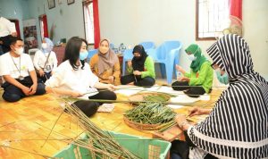 Sulap Rumput Menjadi Sedotan, Nasabah Binaan BRI Ini Jadi Pahlawan Lingkungan dan Masyarakat