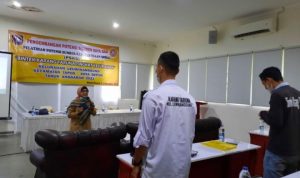Kepala Bidang Pemberdayaan Sosial Dinas Sosial (Dinsos) Kota Depok saat lakukan pembinaan Katar, Eneng Sugiarti. (Istimewa)