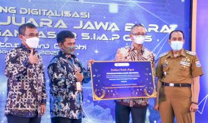 Peresmian digitalisasi pasar rakyat cimahi di Pasar Atas Baru Cimahi, Senin (15/11).