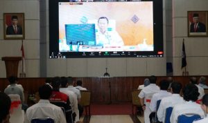 Direktur Jenderal Perhubungan Darat Kemenhub Budi Setiyadi dalam kegiatan Sertifikasi Pengemudi Angkutan Barang Tahun 2021 yang diselenggarakan di Politeknik Transportasi Darat Indonesia, STTD Bekasi, Jawa Barat pada Senin (22/11/2021). ANTARA/HO-Kementerian Perhubungan.