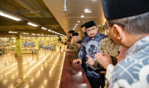 Menteri Agama Yaqut Cholil Qoumas saat mengunjungi Kantor Percetakan Al-Qur'an terbesar di dunia, Mujamma' King Fadh, di Madinah, Arab Saudi (FOTO ANTARA/HO-Kemenag)