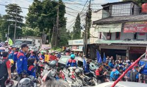 Ribuan Buruh Berdatangan, Akses Menuju Bandung dari Arah Pasteur Lumpuh Total