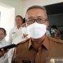 Sekretaris Daerah Kota Cirebon Agus Mulyadi memberi keterangan pada media di Cirebon, Jawa Barat, Selasa (2/11/2021). (ANTARA/Khaerul Izan)