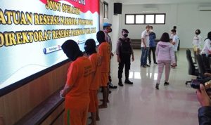 Pengungkapan kasus narkoba di Mapolres, Cibinong, Kabupaten Bogor, Jawa Barat, Jumat (4/11/2021). (ANTARA/M Fikri Setiawan)