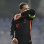 Buang Keunggulan, Kepastian Lolos Belanda Tertunda Ekspresi kecewa kapten tim nasional Belanda Virgil van Dijk setelah ditahan imbang Montenegro dalam laga lanjutan Grup G Kualifikasi Piala Dunia 2022 zona Eropa di Stadion Kota Podgorica, Montenegro, Sabtu (13/11/2021) waktu setempat. (ANTARA/REUTERS/Steveo Vasiljevic)