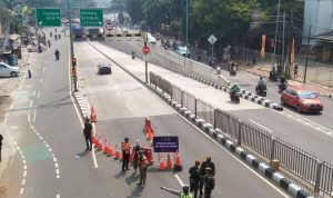 SIKM Akan Diberlakukan Kembali Saat Keluar Masuk Jakarta Jelang akhir tahun, warga yang ingin memasuki Jakarta harus menunjukan Surat Izin Keluar Masuk (SIKM). Aturan itu akan diterapkan untuk memutus mata rantai penyebaran Covid-19 yang berpotensi terjadi pada perayaan Natal 2021 dan Tahun Baru 2022. (Antara)