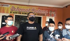 Marak Jual Beli Data Pribadi Bisa jadi Potensi Kecurangan Pemilu Koordinator Divisi Hukum, Humas, Data, dan Informasi Badan Pengawas Pemilihan Umum (Bawaslu) Fritz Edward Siregar memberi keterangan pers pada acara Sidak Bawaslu Kota Cilegon, Banten, Kamis (11/11/2021). (ANTARA/Putu Indah Savitri)
