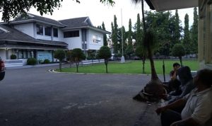 Kejati Jabar masih melakukan penggeledahan Kantor PG Rajawali sampai malam ini