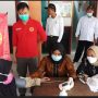 Kepala Badan Intelejen Negara (BIN) Daerah Jawa Barat Brigjen TNI Dedy Agus Purwanto sedang memonitoring proses pelaksanaan vaksin di Kecamatan Terisi, Kabupaten Indramayu