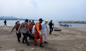 Jasad Wisatawan yang Tenggelam di Pantai Karanghawu Sudah Ditemukan Tim SAR wisatawan tenggelam di pantai karanghawu sukabumi
