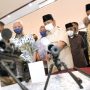 Dampingi Menhan Terima Kunjungan PM Malaysia ke PT Pindad, Wagub Jabar Mengaku Bangga dengan Inovasi Anak Negeri Menhan Prabowo didamping wagub Jabar Uu Ruzhanul Ulum menerima kunjungan kerja PM Malaysia untuk melihat produk-produk andalan PT Pindad