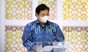 Airlangga: Pemerintah Akan Segera Keluarkan Aturan Liburan Nataru Menteri Koordinator Bidang Perekonomian Airlangga Hartarto ketika menjelaskan Varian Baru Omicorn, diantisipasi Pemerintah Perketat Pintu Masuk melalui Bandara Udara dan Pelabuhan tehadap Pelaku Pejalanan Luar Negeri.