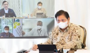 Menko Airlangga Laporkan Pekembangan COVID-19 dan Proses Pemulihan Ekonomi, Ini Rinciannya Menteri Koordinator Bidang Perekonomian Airlangga Hartarto ketika menggelar rapat terbatas tentang evaluasi PPKM