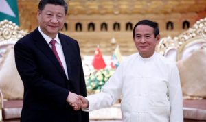 Krisis Politik di Myanmar Tak Menentu, Cghina Kirimkan Bantuan Presiden China Xi Jinping dan Presiden Myanmar Win Myint berjabat tangan di Istana Kepresidenan di Naypyitaw, Myanmar, Jumat (17/1/2020). ANTARA FOTO/REUTERS/Ann Wang/nz/djo