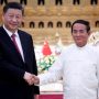 Presiden China Xi Jinping dan Presiden Myanmar Win Myint berjabat tangan di Istana Kepresidenan di Naypyitaw, Myanmar, Jumat (17/1/2020). ANTARA FOTO/REUTERS/Ann Wang/nz/djo