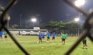 Tim nasional Indonesia berlatih di Lapangan B Gelora Bung Karno, Jakarta, Selasa (9/11/2021). Kegiatan itu menjadi salah satu persiapan skuad berjuluk "Garuda" menuju Piala AFF 2020. (Michael Siahaan)