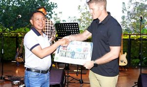Berlatih Bersama Selama Dua Minggu, SFAB U.S Army Mengaku Sangat Terkesan dengan Keramahan Jajaran Kodam III/Siliwangi Pangliman Kodam III Siliwangi Mayjen TNI Agus Subiyanto bersama Mayor Eric Canon dari US Amry SFAB
