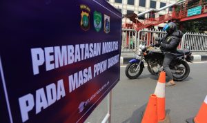 Ilustrasi PPKM. (Dery Ridwansah/JawaPos.com)