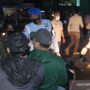 Petugas gabungan saat melakukan operasi pengawasan dan penindakan pelanggar protokol kesehatan di Palabuhanratu, Kabupaten Sukabumi, Jabar. ANTARA/Aditya Rohman