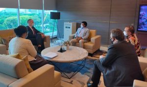 Menteri Komunikasi dan Informatika (Kominfo) Johnny G Plate hari ini bertemu dengan Duta Besar Denmark untuk Indonesia Lars Bo Larsen di Kantor Kementerian Kominfo di Jakarta Pusat, Jumat (19/11/2021). (ANTARA/Arnidhya Nur Zhafira)
