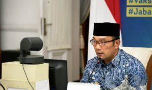 Gubernur Jabar Ridwan Kamil ketika menhadiri acara secara virtual.